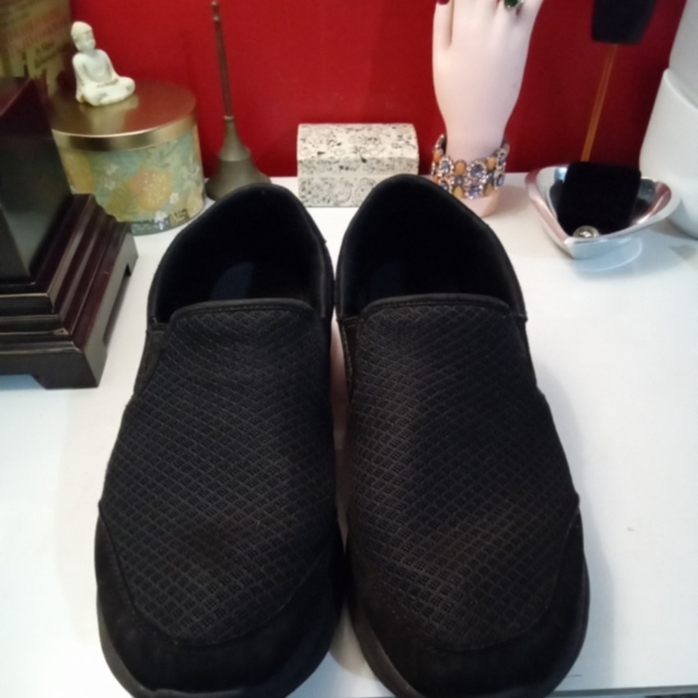 Skechers Black Slip-On Loafers with Breathable Design - Picture 2 of 9